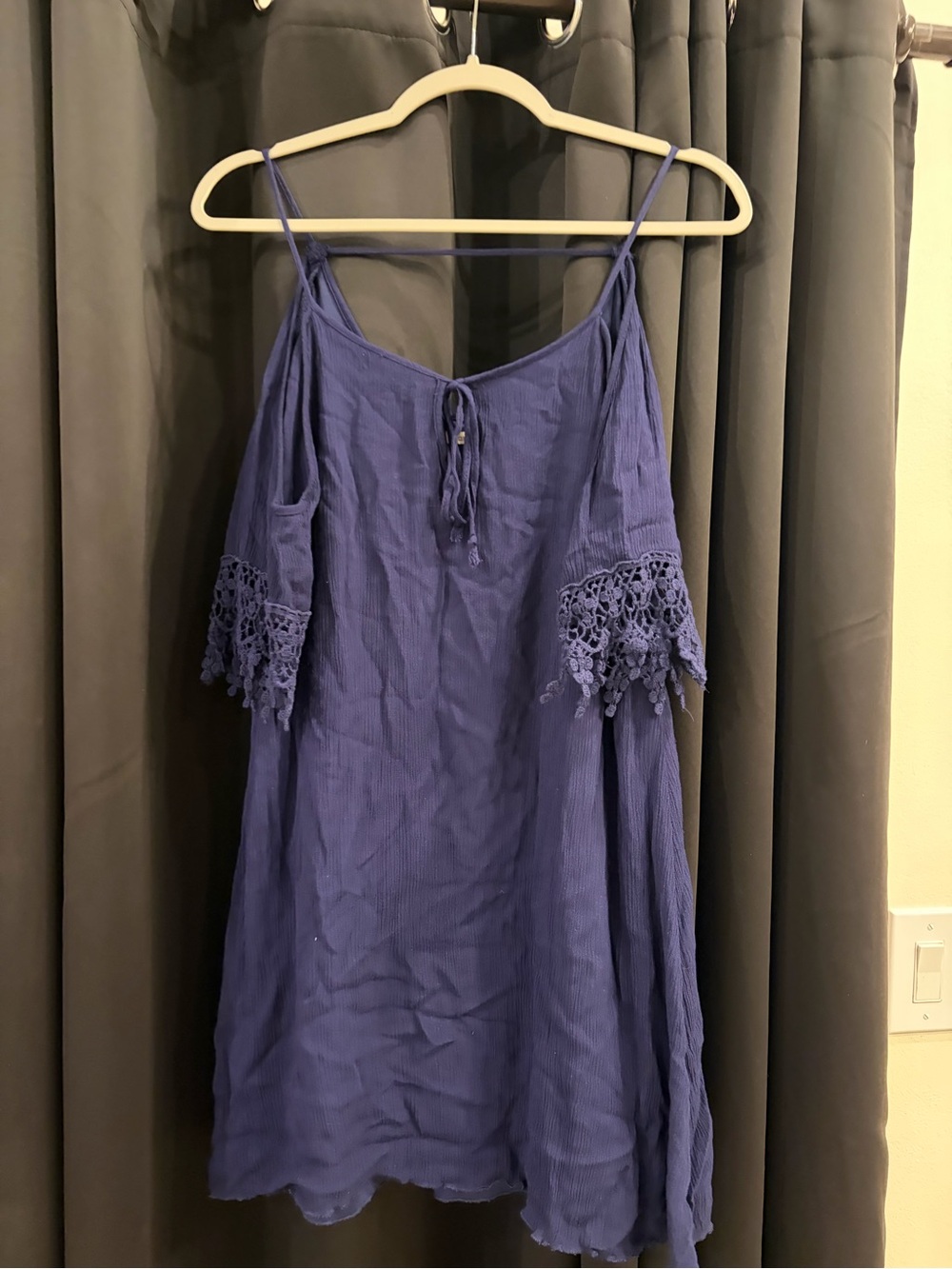 Charlotte Russe Navy Blue Cold Shoulder Tunic Top – Size Small